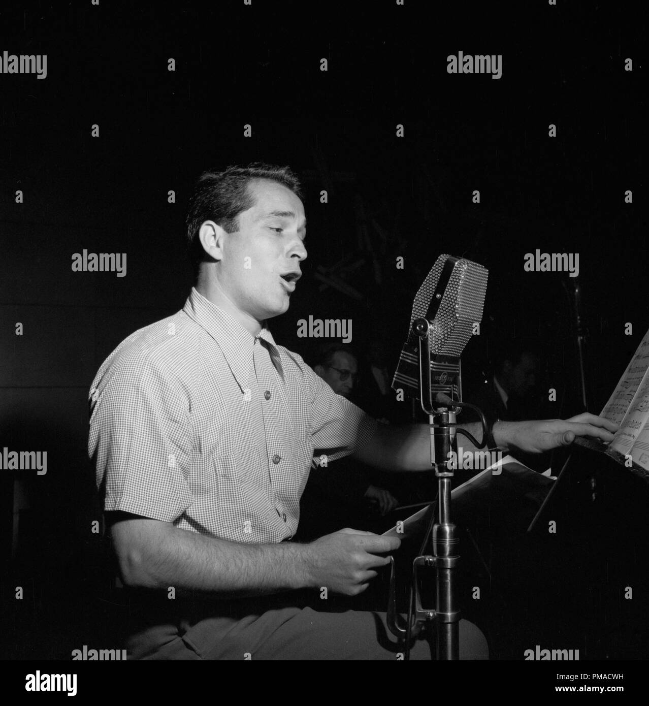 Portrait de Perry Como, New York, N.Y., vers octobre 1946. Photo par : William P. Gottlieb référence #  32368 472THA Banque D'Images