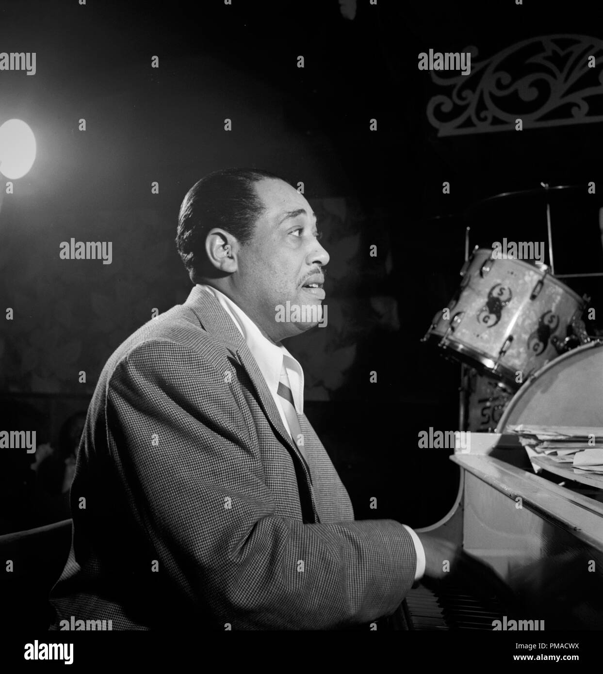 Portrait de Duke Ellington, Aquarium, New York, N.Y., vers 1946. nov. Photo par : William P. Gottlieb référence #  32368 478THA Banque D'Images