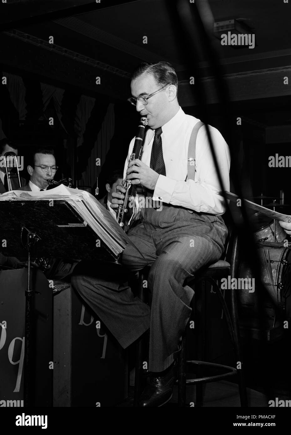 Portrait de Benny Goodman, 400 Restaurant, New York, N.Y., vers juillet 1946. Photo par : William P. Gottlieb référence #  32368 485THA Banque D'Images