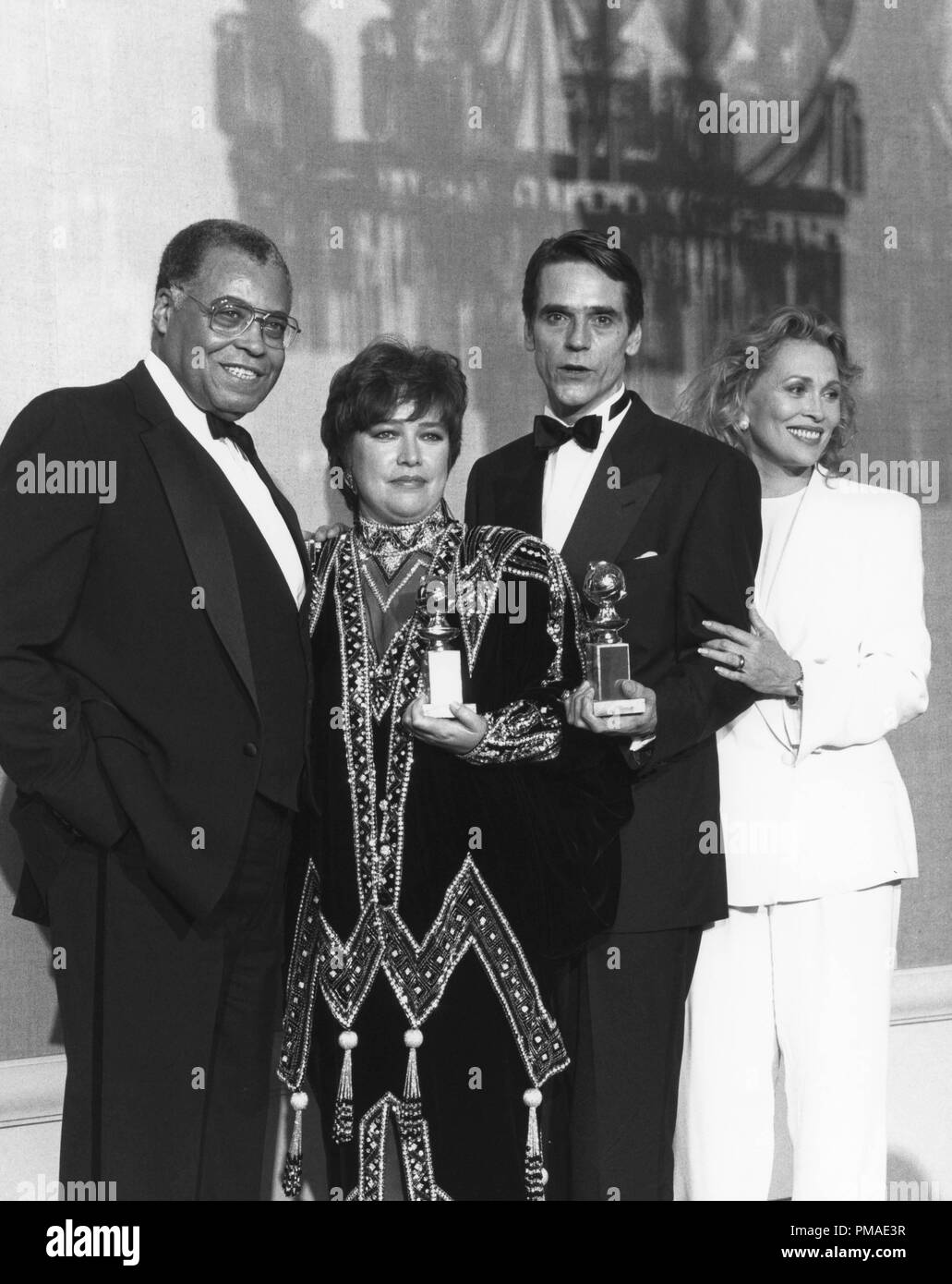 James Earl Jones, Kathy Bates, Jeremy Irons, Faye Dunaway à la 48e Golden Globe Awards annuel, 1991 Référence du dossier #  32509 545THA Banque D'Images