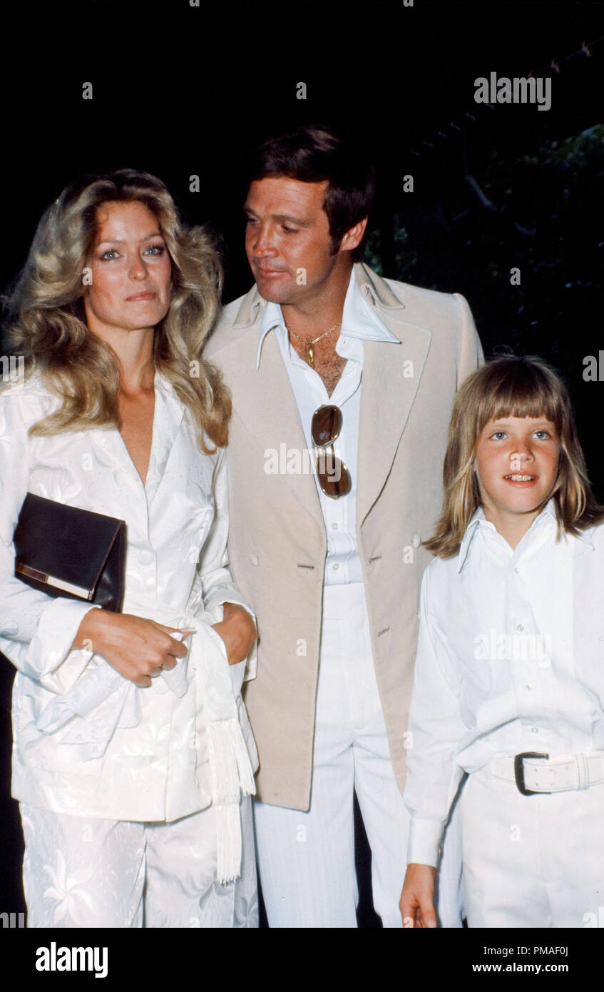 Farrah Fawcett et Lee Majors vers 1973 © CCR /Le Hollywood Archive - Tous droits réservés référence # 32633_123THA Banque D'Images