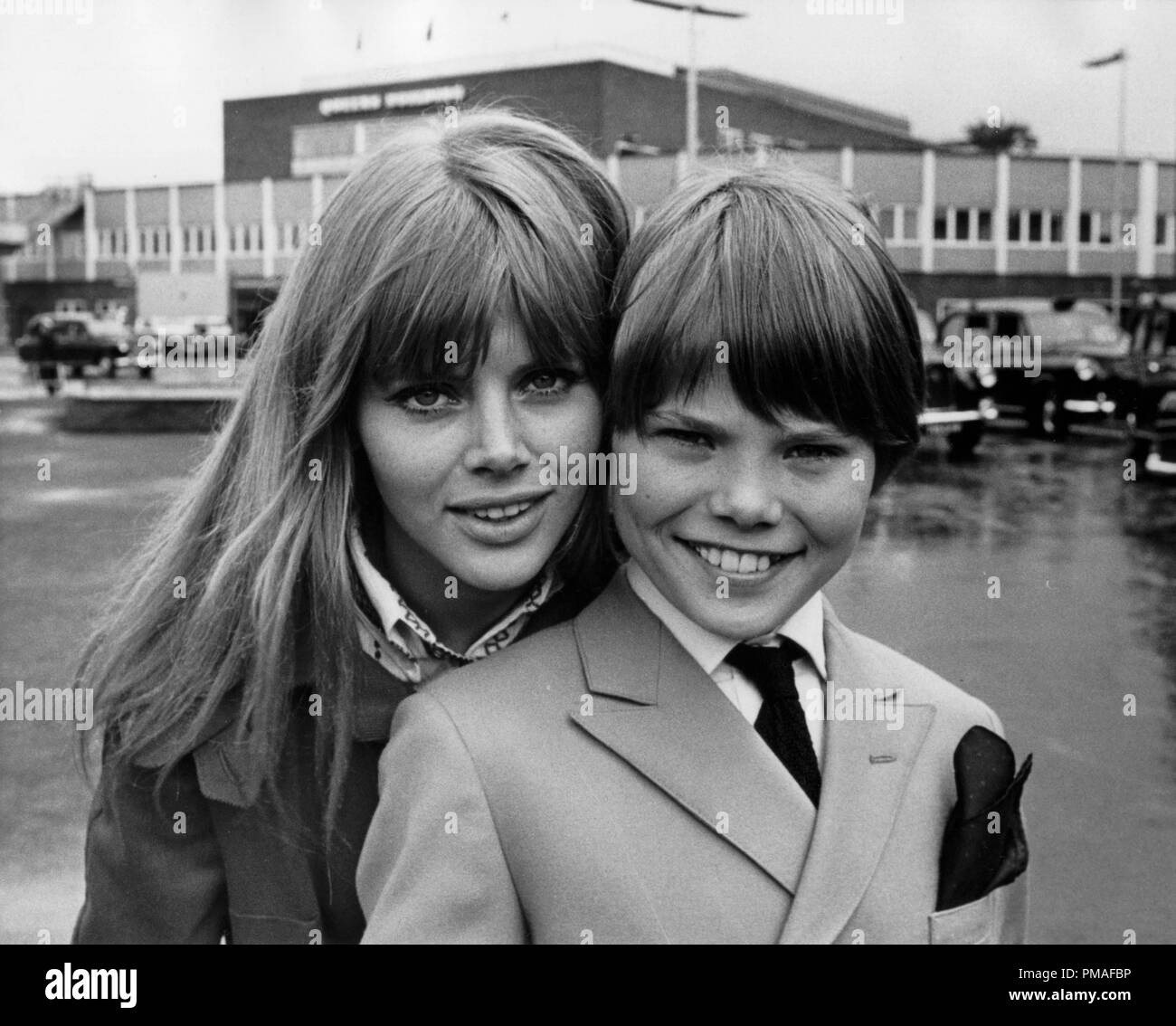 Britt Ekland et son frère Karl Eklund, 1967 © CCR /Le Hollywood Archive ...