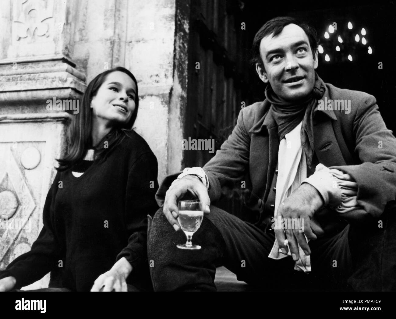 Geraldine Chaplin et Richard Johnson sur l'ensemble de "l'aventures amoureuses de Moll Flanders', 1964 © CCR /Le Hollywood Archive - Tous droits réservés référence #  32633 471THA Banque D'Images