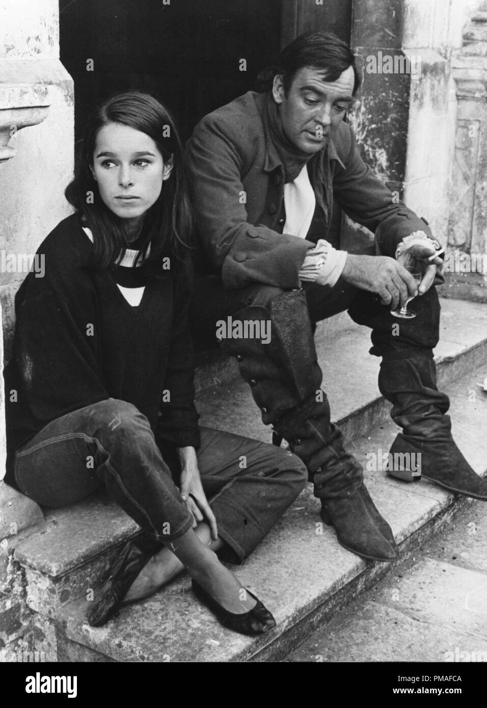 Geraldine Chaplin et Richard Johnson sur l'ensemble de "l'aventures amoureuses de Moll Flanders', 1964 © CCR /Le Hollywood Archive - Tous droits réservés référence #  32633 472THA Banque D'Images