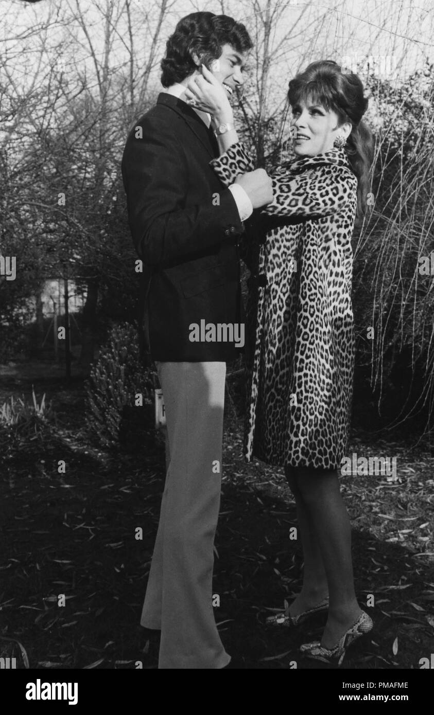 Engelbert Humperdinck et Gina Lollobrigida en prenant une pause de tournage, 1970 © CCR /Le Hollywood Archive - Tous droits réservés référence #  32633 700THA Banque D'Images