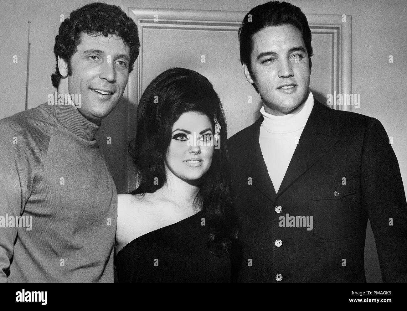 Elvis Presley avec son épouse Priscilla Presley et le chanteur Tom Jones, 1967 #  de référence de fichier 32733 159THA Banque D'Images