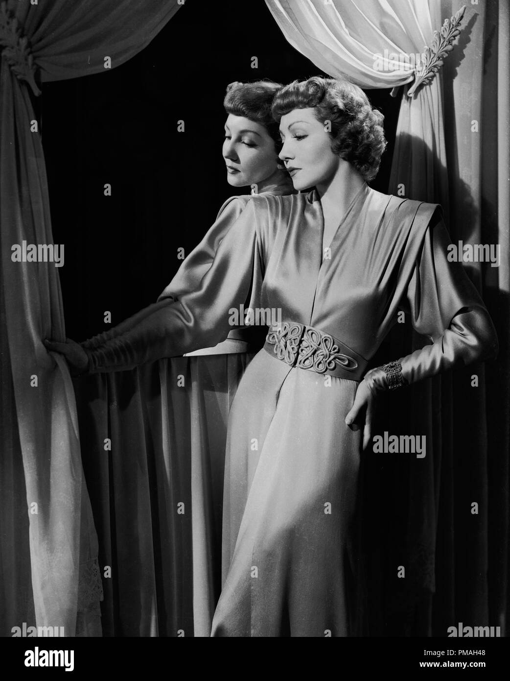 Claudette Colbert, vers les années 1940 #  de référence de fichier 32733 426THA Banque D'Images