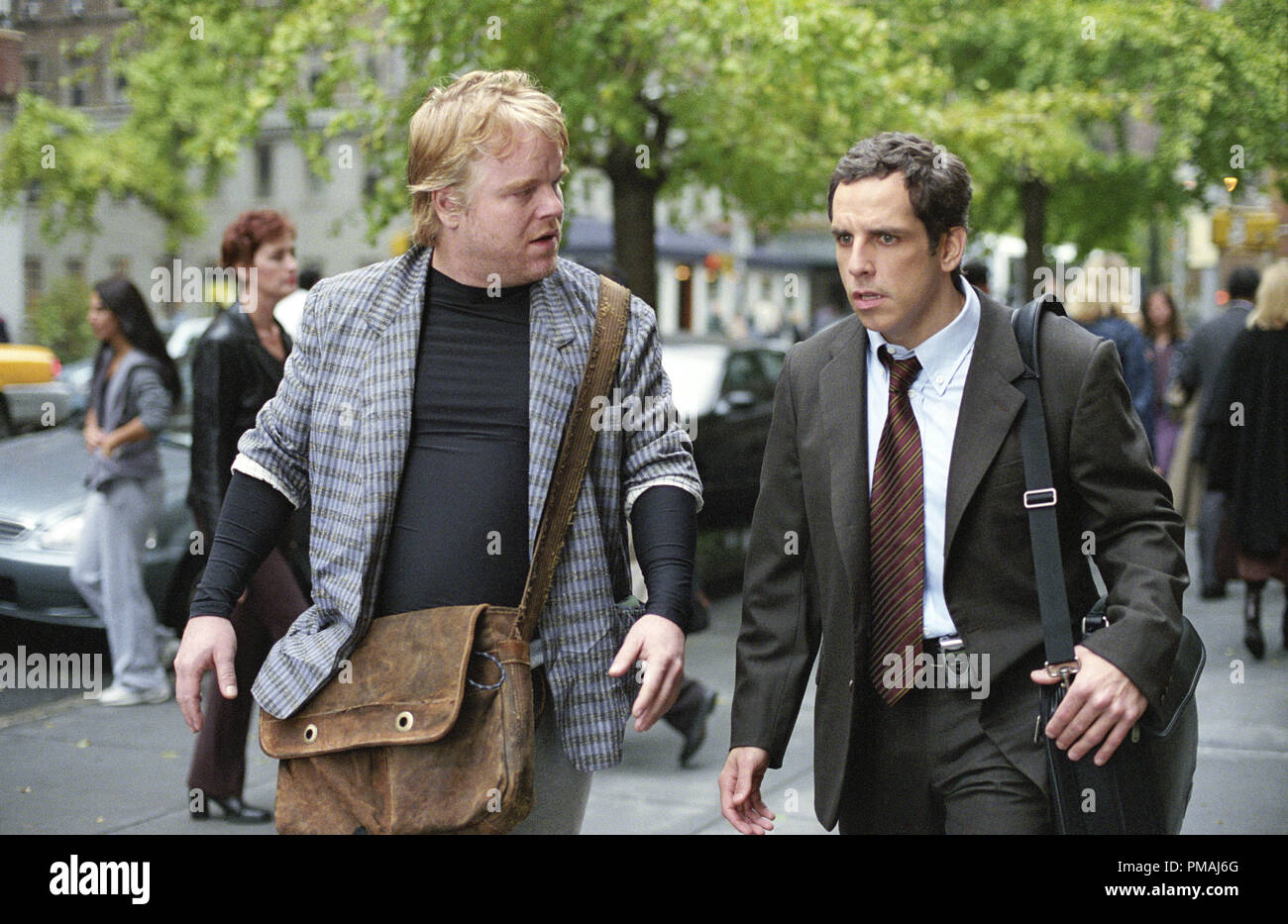 Reuben Feffer (Ben Stiller) reçoit plus de conseils romantique douteux son meilleur ami, Sandy Lyle (Philip Seymour Hoffman), dans la nouvelle comédie romantique de scénariste/réalisateur John Hamburg, Along Came Polly. (2004) Banque D'Images