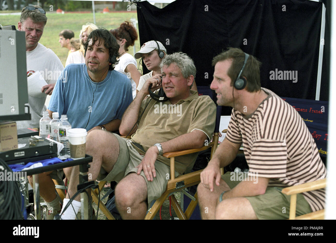 De gauche à droite : le producteur Peter Farrelly, Directeur Barry Blaustein et producteur Bradley Thomas sur l'ensemble de la sonnerie. 2005 Banque D'Images