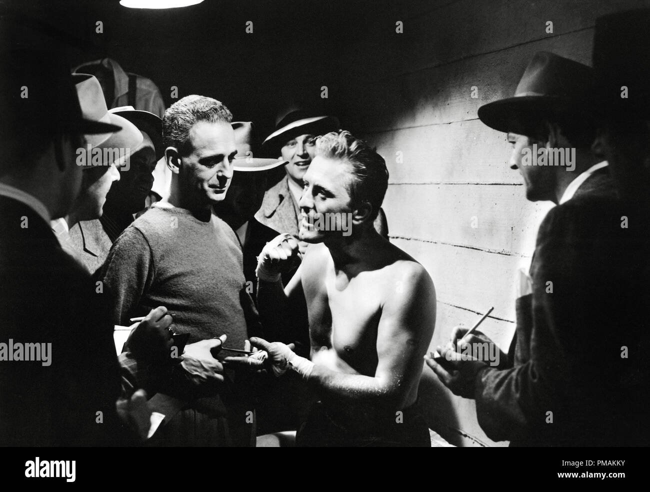 Paul Stewart, Kirk Douglas, 'Champion' (1949) United Artists référence #  33300 Fichier 585THA Banque D'Images