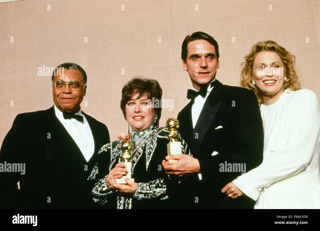 James Earl Jones, Cathy Bates, Jeremy Irons et Faye Dunaway à la 48e Golden Globe Awards annuel, 1991 © CCR /Le Hollywood Archive - Tous droits réservés référence #  32557 182 THA Banque D'Images