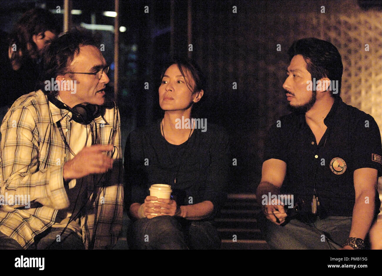 De gauche à droite : Le Réalisateur Danny Boyle, Michelle Yeoh et Hiroyuki Sanada sur le plateau de soleil. 'Sunshine' (2007) Fox Searchlight Pictures Banque D'Images