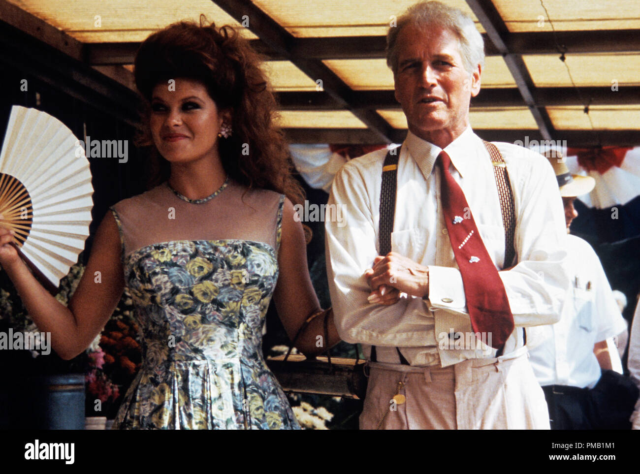 Photo du film ou encore la publicité de 'Blaze' Lolita Davidovich, Paul Newman © 1989 Touchstone Pictures Tous droits réservés de référence de dossier 33025_053THA pour un usage éditorial uniquement Banque D'Images