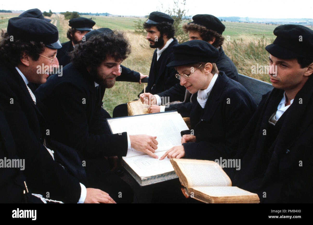 Mandy Patinkin, Barbra Streisand, "Yentl" (1983) #  33371 MGMFile Référence 418THA Banque D'Images