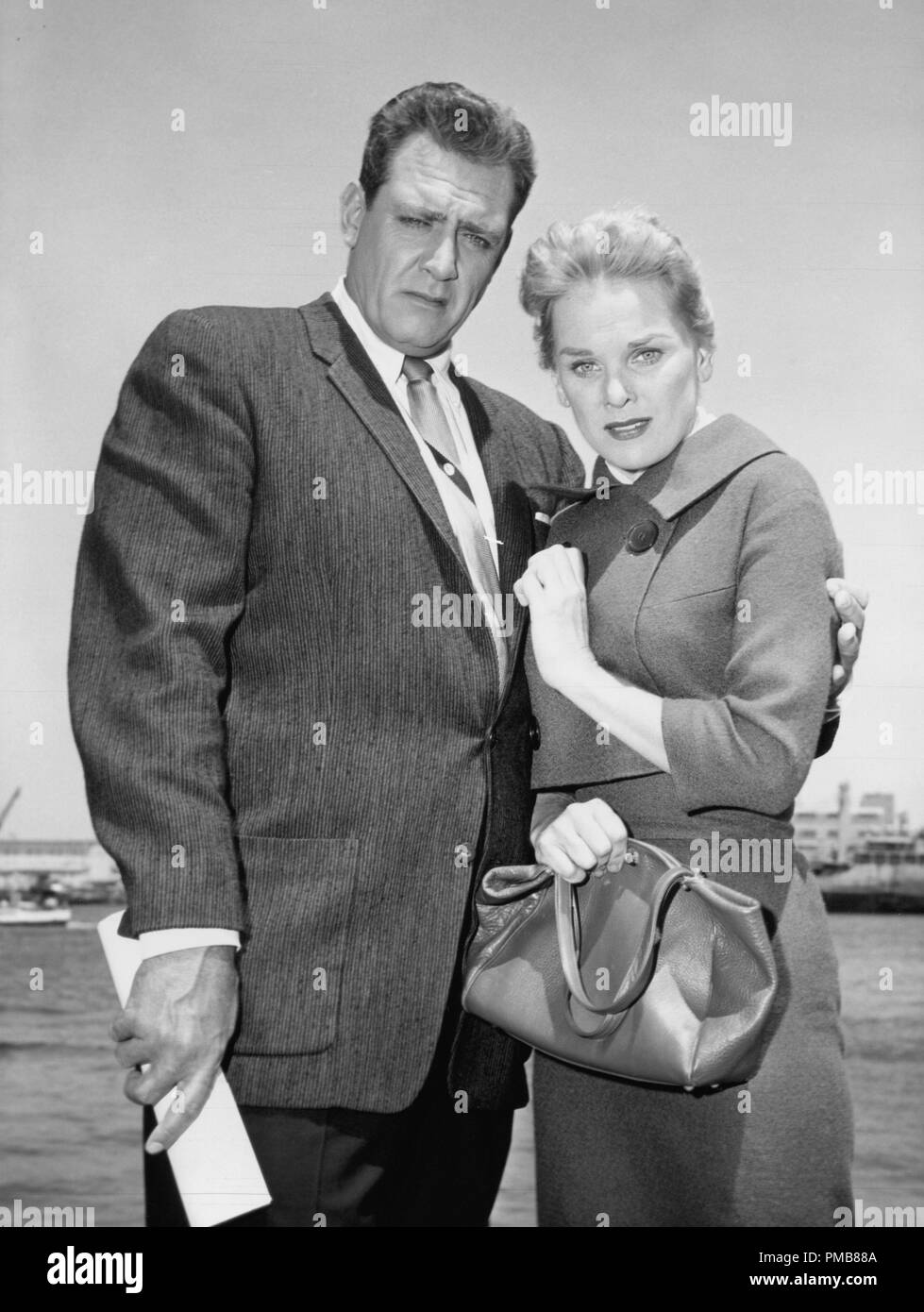 Raymond Burr, Connie Hines "Perry Mason" (1957 - 1966) 32337 CBSFile #  Référence 025THA Banque D'Images