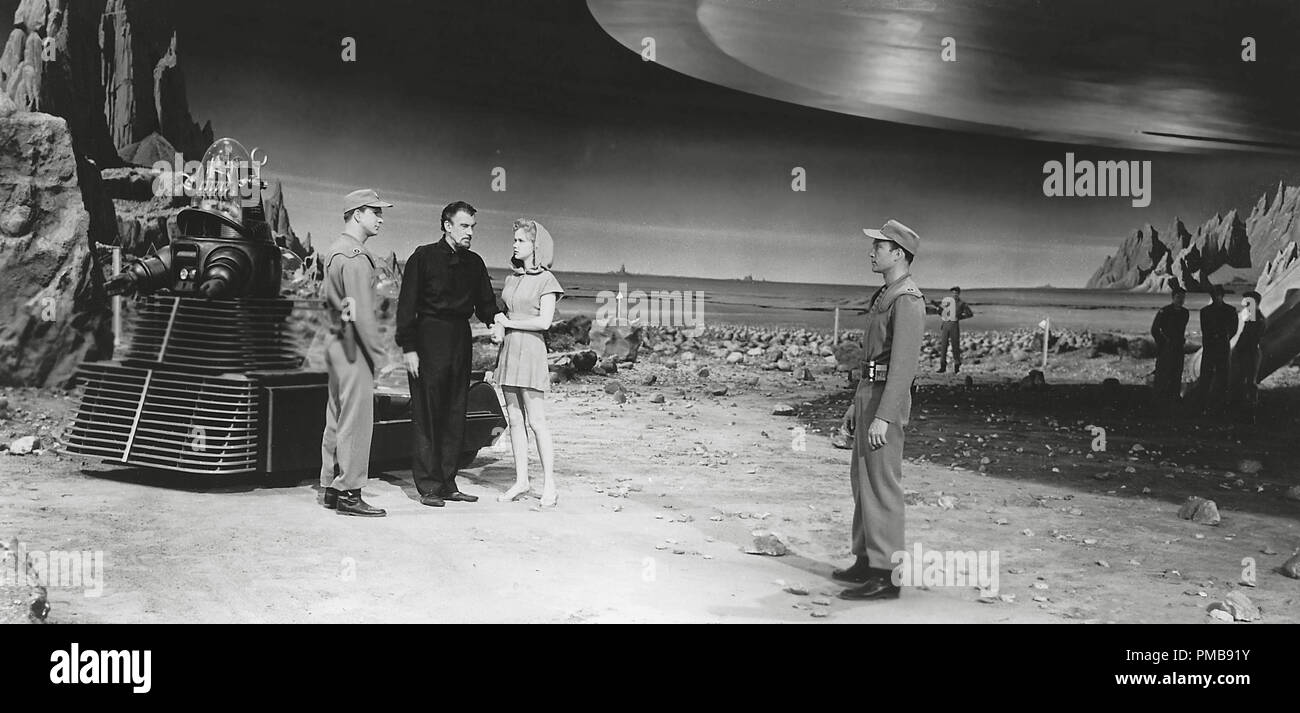 Anne Francis, Leslie Nielsen, Walter Pidgeon, Robby the robot, 'Forbidden Planet', 1956, référence de fichier MGM 32557 407THA Banque D'Images
