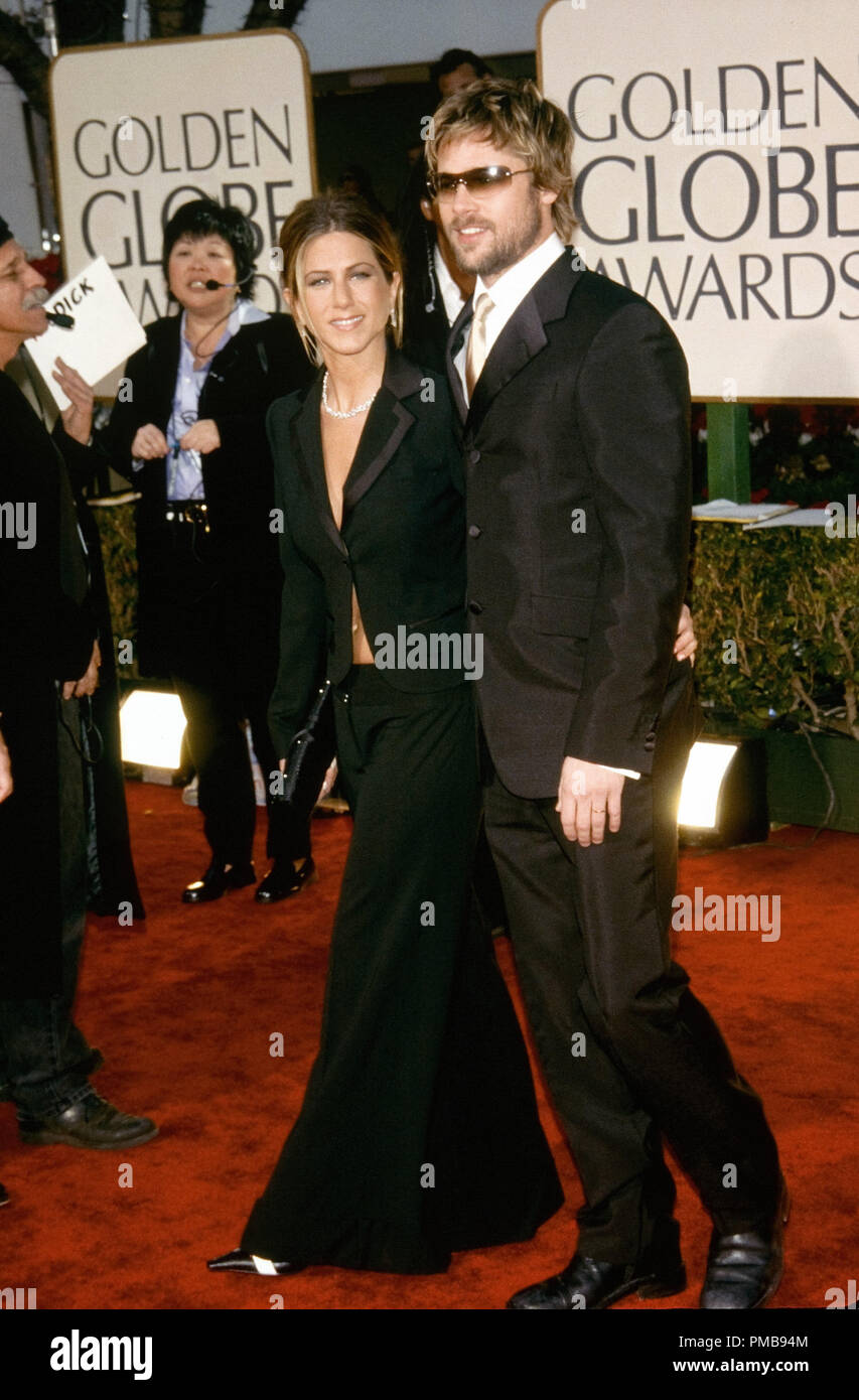 Jennifer Aniston et Brad Pitt à la 59e assemblée annuelle Golden Globe Awards 2002 Dossier référence #  32557 477 THA Banque D'Images