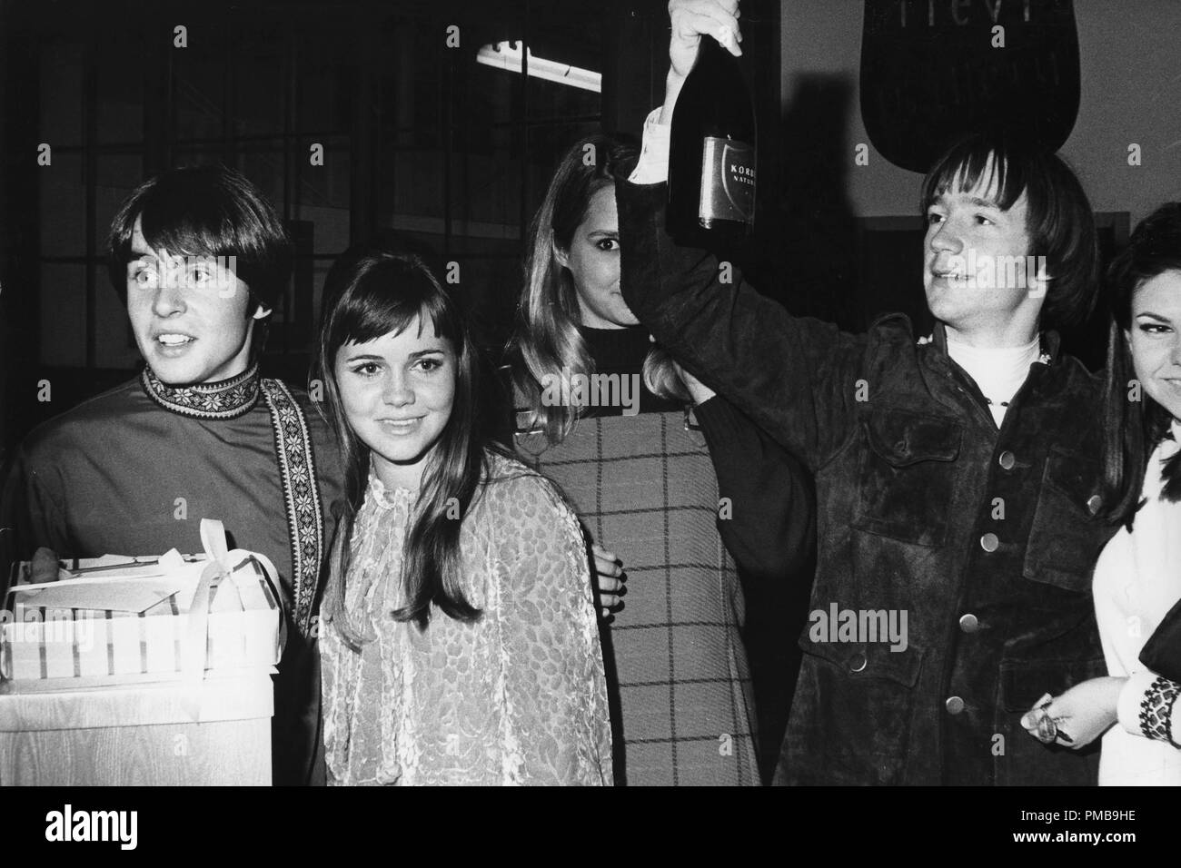 Sally Field, avec Davy Jones et Peter Tork des Monkees, vers 1966 © CCR /Le Hollywood Archive - Tous droits réservés référence #  32557 75014 THA Banque D'Images