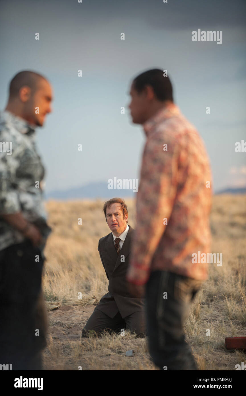 Michael Mando comme Nacho Varga, Bob Odenkirk comme Saul Goodman et Raymond Cruz comme Tuco Salamanca - MIEUX APPELER SAUL - Saison 1, épisode 2 - Crédit photo : Lewis Jacobs/AMC Banque D'Images