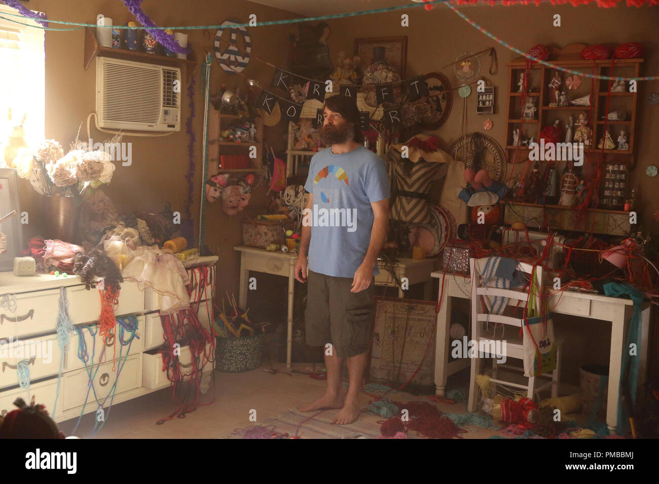 Phil (ne sera forte) dans l 'Est-ce que quelqu'un dehors là ?' la saison 2 premiere épisode de The Last Man on Earth Banque D'Images