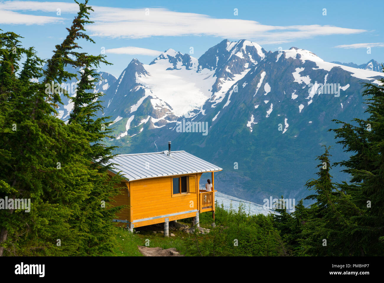 Randonnée au Glacier Spencer Service Forestier, Banc de la cabine, la Forêt Nationale de Chugach Alaska. Banque D'Images