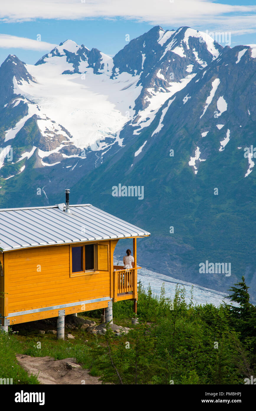 Randonnée au Glacier Spencer Service Forestier, Banc de la cabine, la Forêt Nationale de Chugach Alaska. Banque D'Images