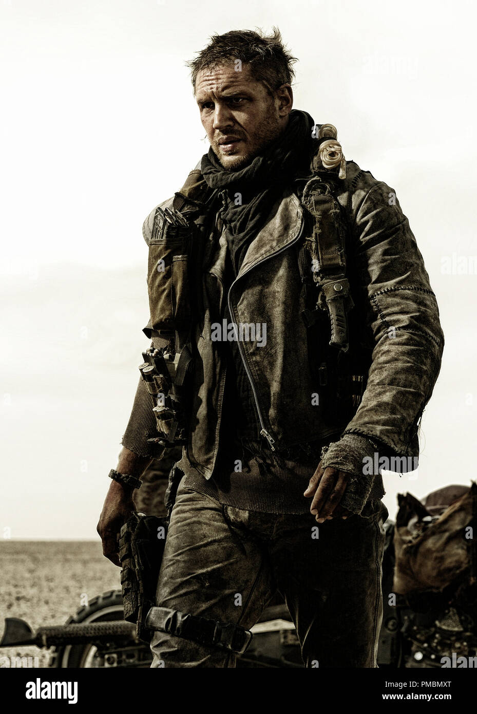 TOM HARDY que Max Rockatansky dans la région de Warner Bros Pictures et  Village Roadshow Pictures' action aventure 'MAD MAX : FURY ROAD", un  communiqué de Warner Bros Pictures Photo Stock - Alamy