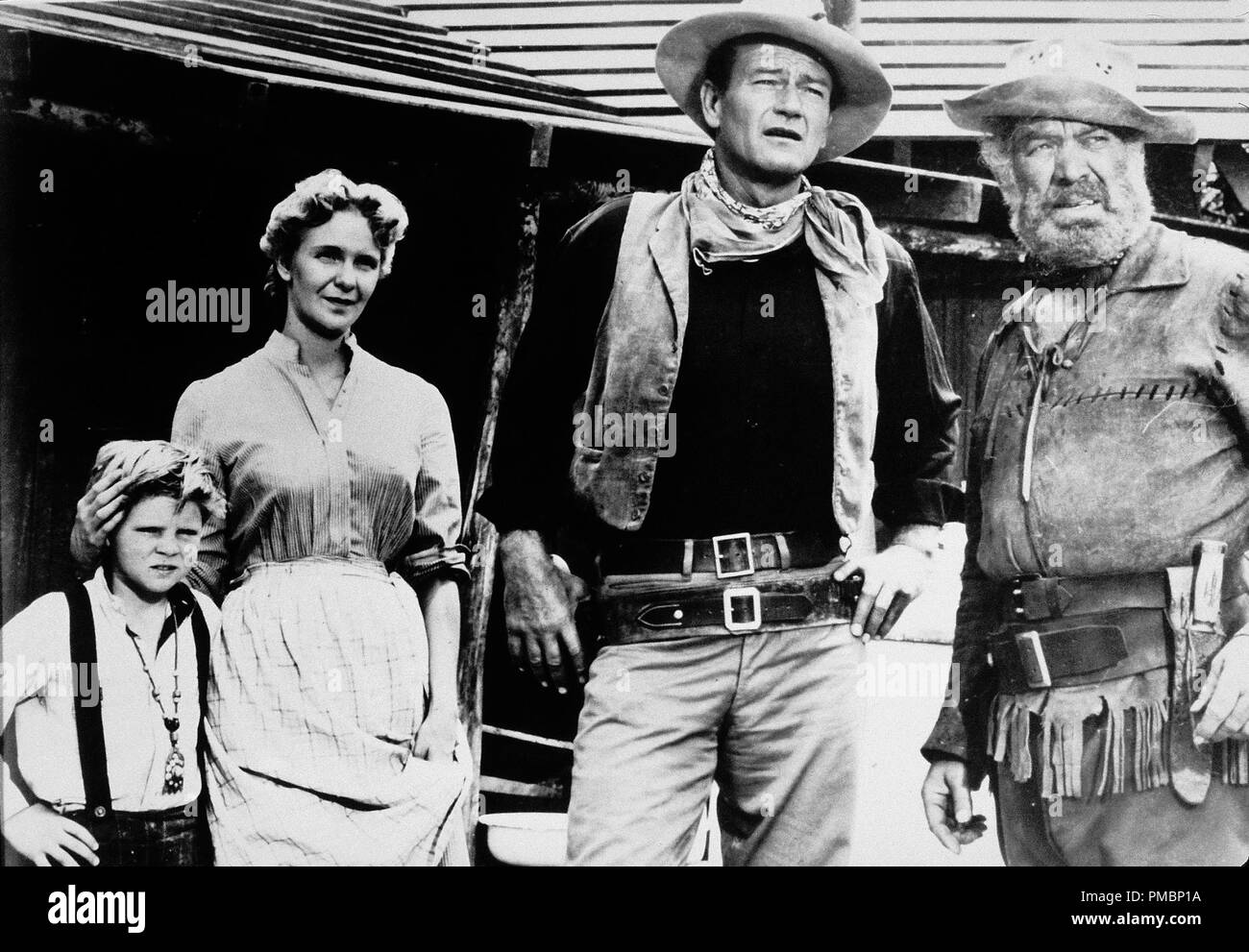 Geraldine Page, John Wayne et Ward Bond, 'Hondo', 1953 Warner Bros. référence #  32603 176 THA Banque D'Images