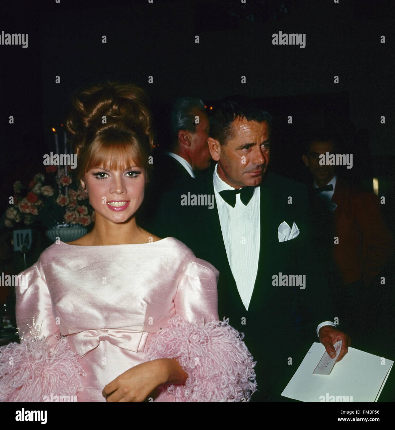 Glenn Ford avec Jackie Lane, vers 1964. © CCR /Le Hollywood Archive - Tous droits réservés référence #  32603 256 THA Banque D'Images