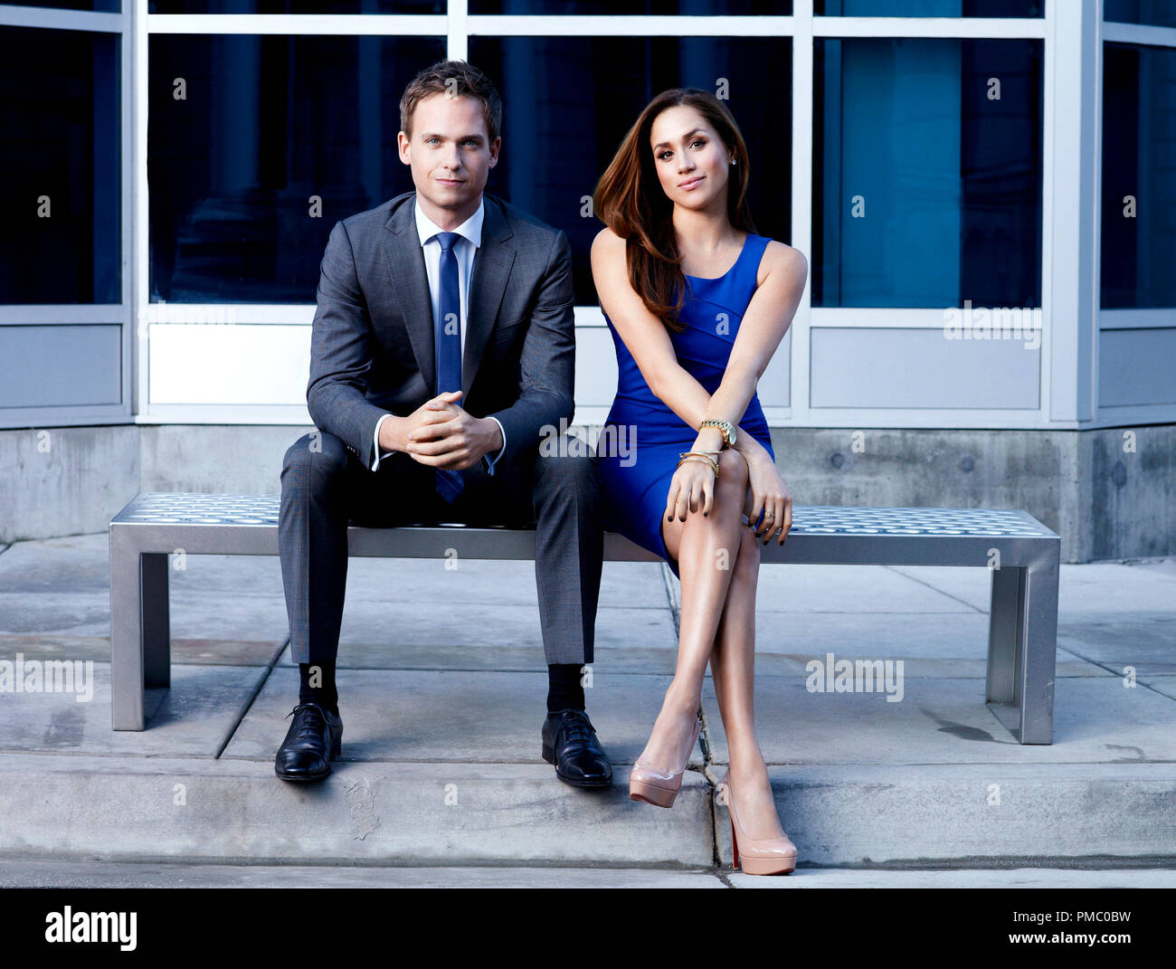 -- Saison : 2 -- Photo : (l-r) Patrick J. Adams comme Mike Ross, Meghan Markle comme Rachel Zane -- Photo par : Robert Ascroft/USA Network (2012) Banque D'Images