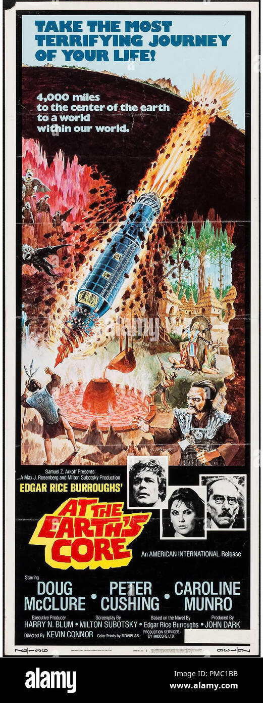 Peter Cushing, Doug McClure, au noyau de la Terre (American International/Columbia, 1976). Référence de fichier affiche #  33595 329THA Banque D'Images