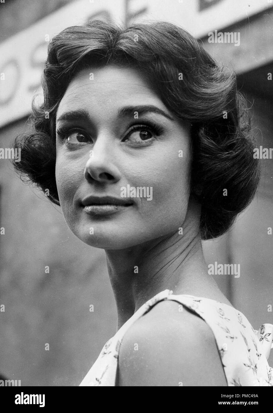 Audrey Hepburn, lors du tournage de "l'amour dans l'après-midi' 1957 Allied Artists référence #  33536 259THA Banque D'Images