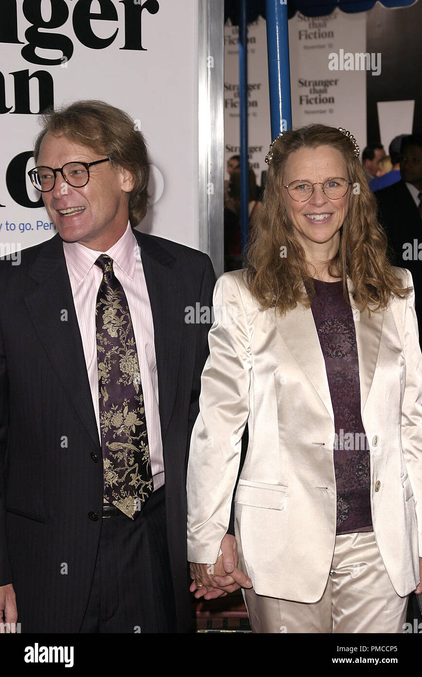 'Stranger que la fiction' (création) Lindsay Doran 10-30-2006 / Mann Village Theatre / Westwood, CA / Columbia Pictures / Photo par Joseph Martinez - Tous droits réservés référence #  22842_0057PLX pour un usage éditorial uniquement - Banque D'Images