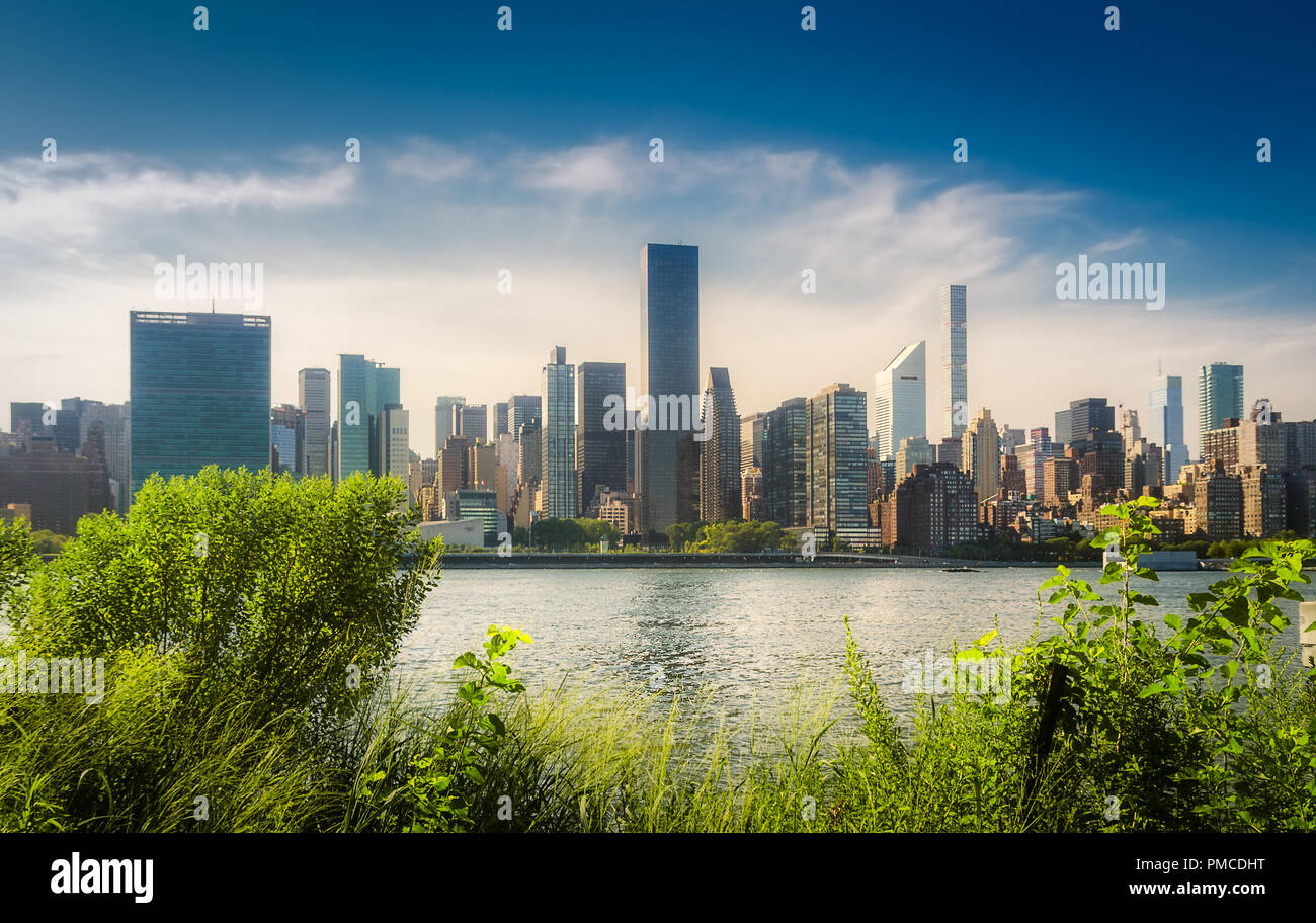 Vue de Manhattan de Gantry Plaza State Park, dans le Queens Banque D'Images