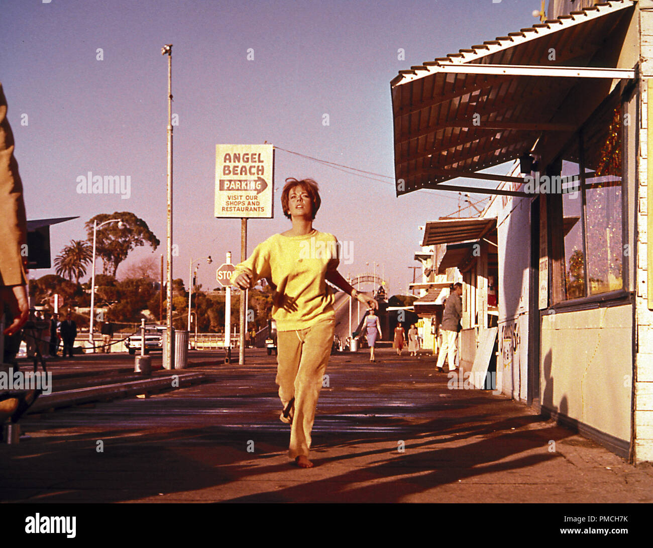 Natalie Wood, Daisy Clover 'intérieur' (1965) Warner Bros. référence #  33635 Fichier 448THA Banque D'Images