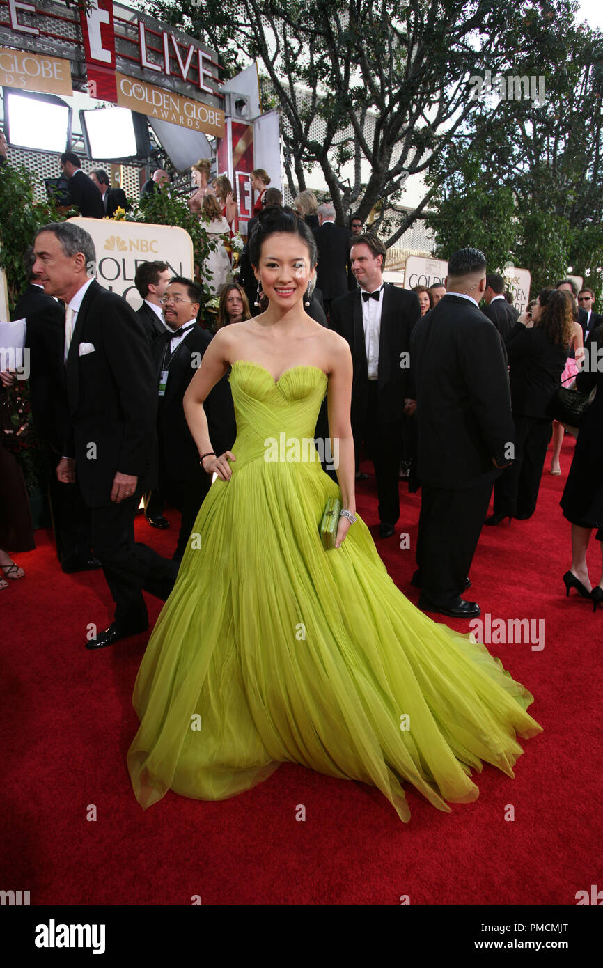 Les arrivées à "La 63e Golden Globe Awards annuels' Ziyi Zhang 01-16-2006 Référence #  1081 126PLX pour un usage éditorial uniquement - Banque D'Images