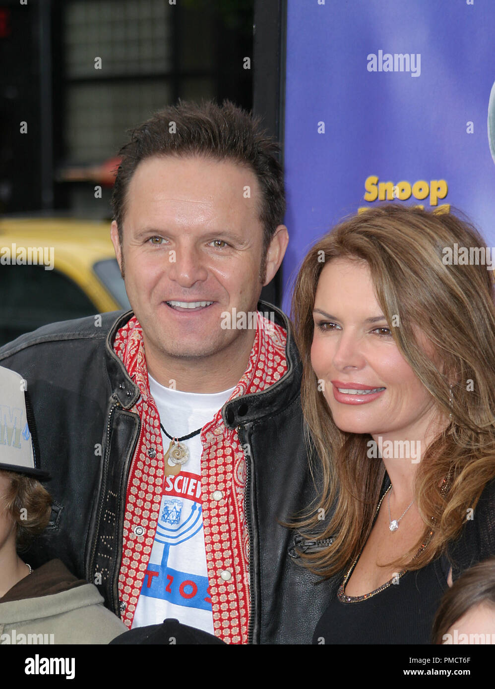 "Racing Stripes" Premiere Mark Burnett, Roma Downey 1-08-2005 Photo de Joseph Martinez - Tous droits réservés référence #  22215 0075PLX pour un usage éditorial uniquement - Banque D'Images