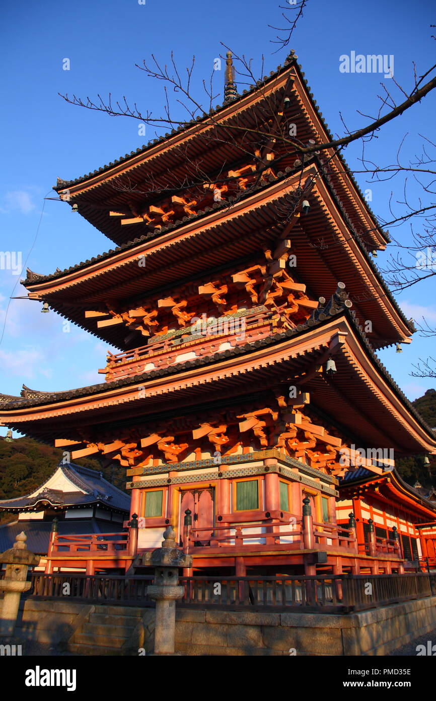 Célèbre pagode japonaise dans le temple Kiyomizu-dera (Kyoto) Banque D'Images