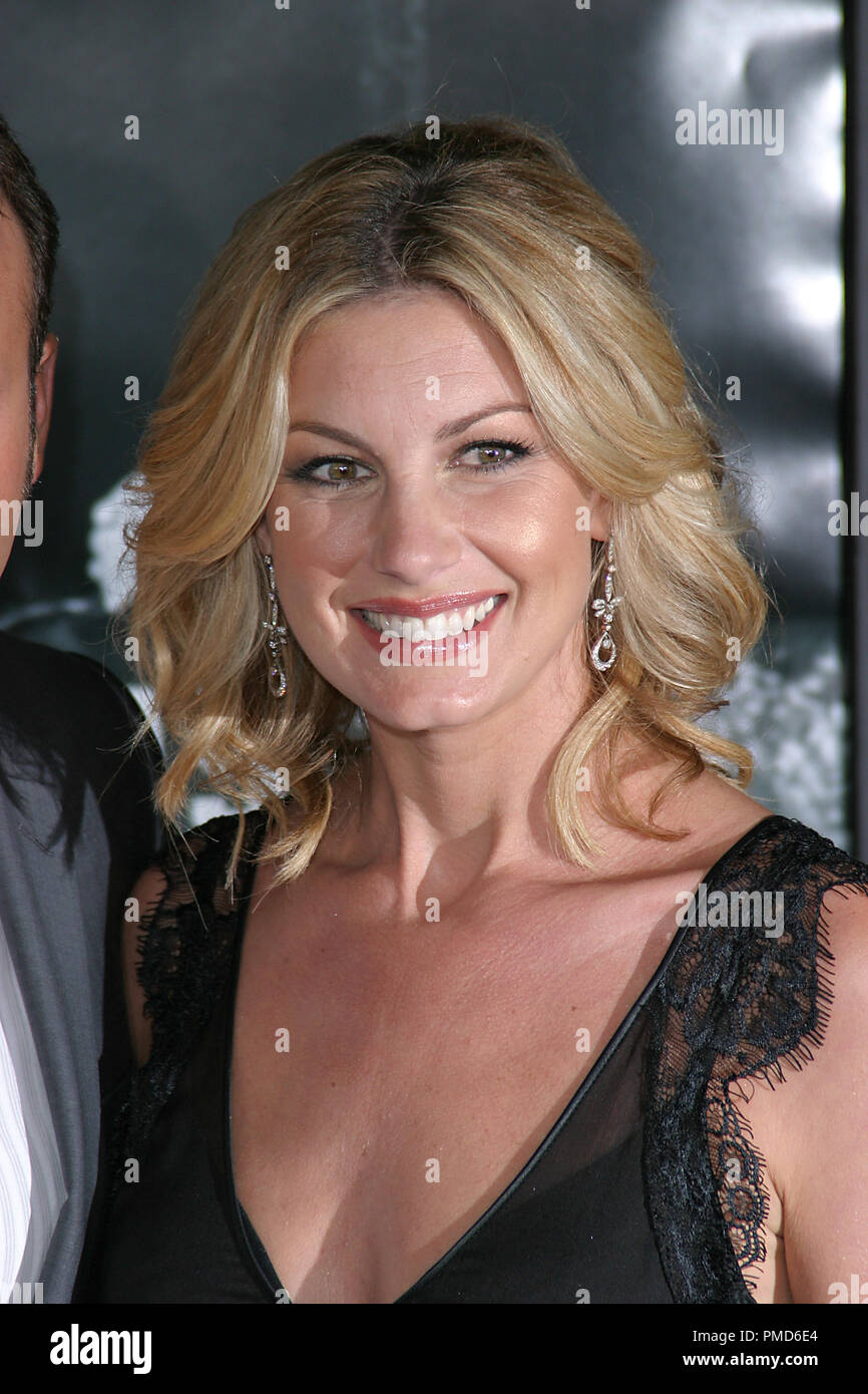 Friday Night Lights Premiere 10-06-04 Faith Hill Photo par Joseph Martinez / PictureLux 21978 Numéro de référence de dossier 0019PLX pour un usage éditorial uniquement - Tous droits réservés Banque D'Images