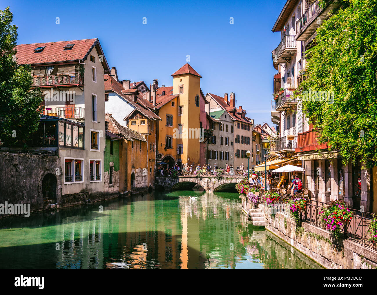 7 août 2018, Annecy France : Annecy vieille ville paysage urbain et vue sur la rivière Thiou et pont Banque D'Images