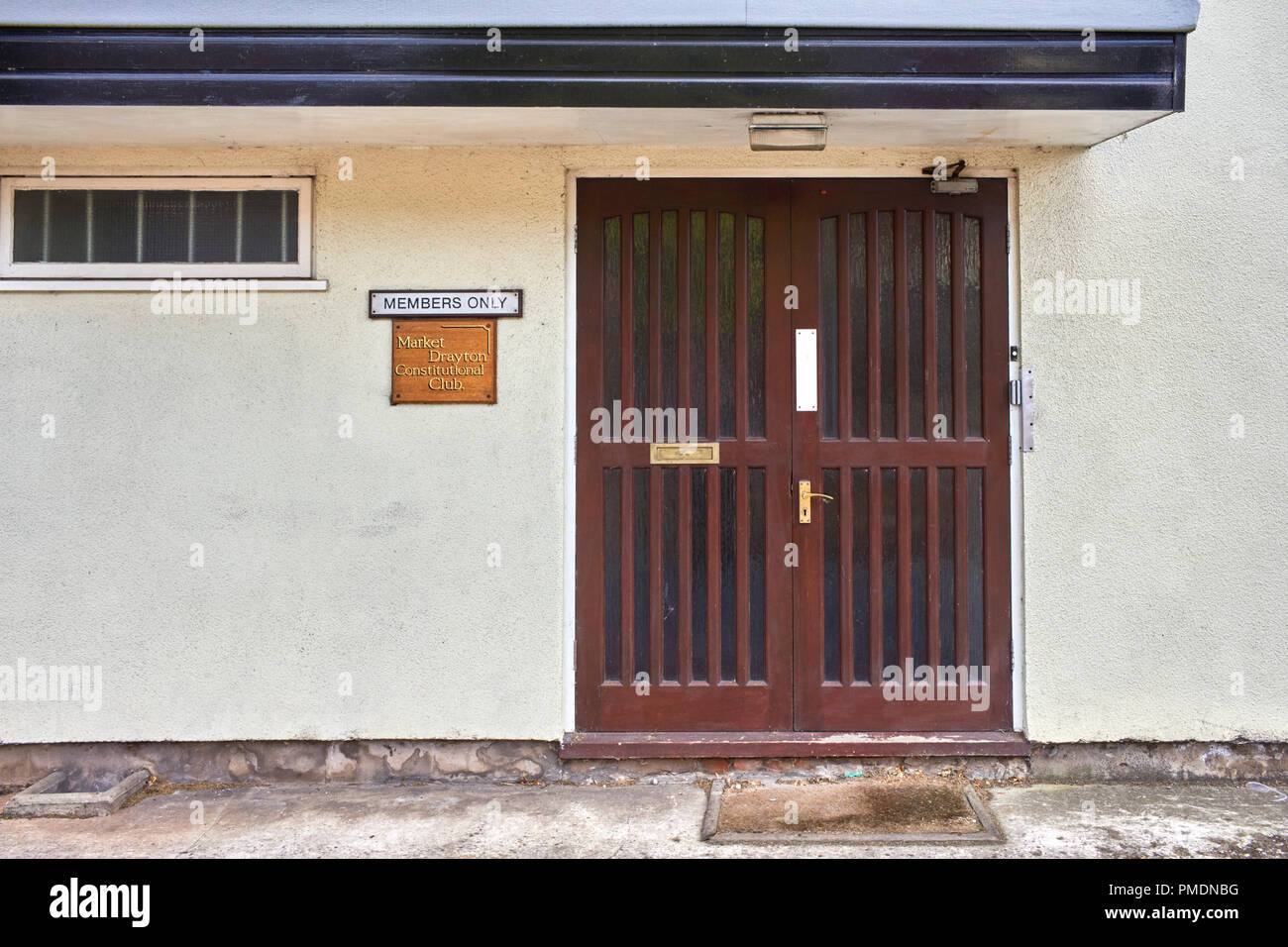 London Club constitutionnel et porte d'entrée du bâtiment Banque D'Images