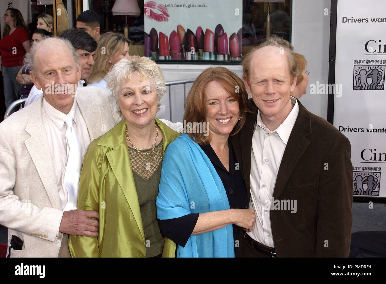 Cinderella Man (Premiere) Rance Howard, Judy Howard, Cheryl Howard, Ron Howard 05/23/2005 / Gibson Amphitheatre / Universal City, CA Photo par Joseph Martinez / PictureLux 22370 Numéro de référence de dossier 0114-picturelux pour un usage éditorial uniquement - Tous droits réservés Banque D'Images