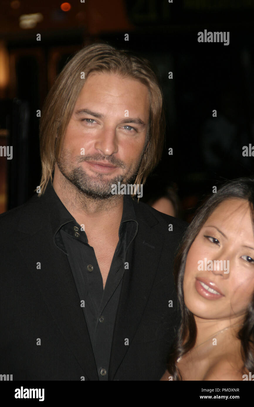 Nous sommes' Marshall (création) Josh Holloway, Yessica Kumala 12-14-2006 /  le Grauman's Chinese Theatre / Hollywood,