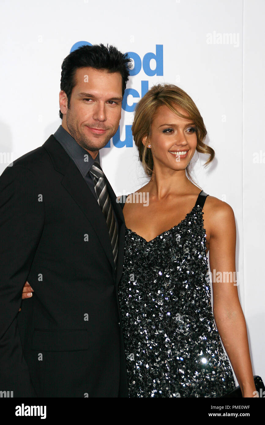 Bonne chance Chuck (création) Dane Cook, Jessica Alba 9-19-2007 / Mann Théâtre National / Los Angeles, CA / Lions Gate Films / Photo par Joseph Martinez référence #  23188 Fichier_0049PLX pour un usage éditorial uniquement - Tous droits réservés Banque D'Images