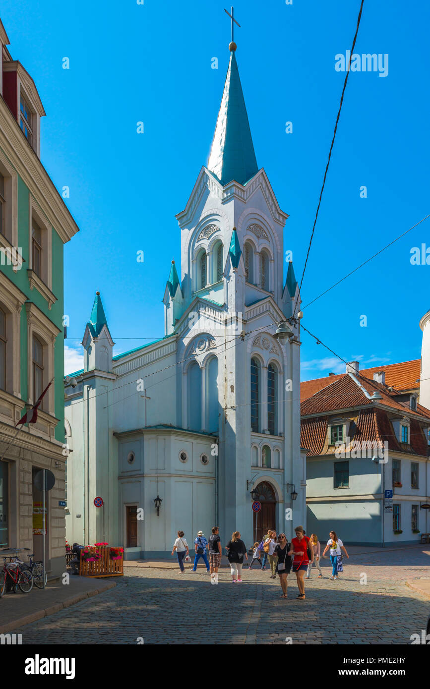 Église notre-Dame des Sorrows, vue sur l'église catholique notre-Dame des Sorrows située à Pils iela dans le pittoresque quartier médiéval de la vieille ville de Riga, Lettonie. Banque D'Images