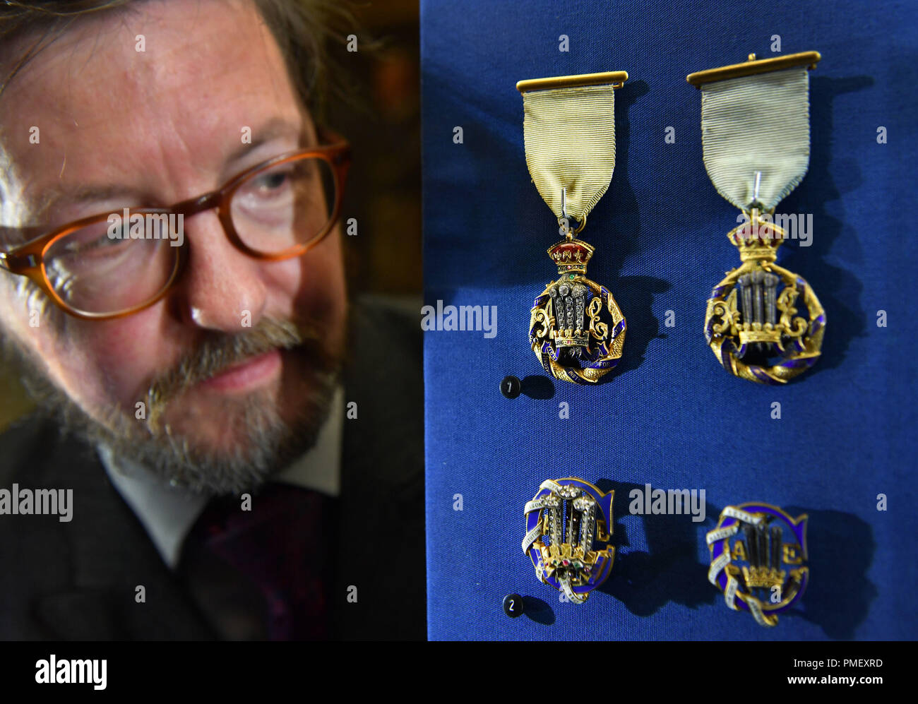 La Franc-maçonnerie a fait des médailles pour les membres de la famille  royale au Musée de la Franc-maçonnerie's prochaines expositions de bijoux  maçonniques, Bejeweled : badges, de fraternité et de l'identité, la