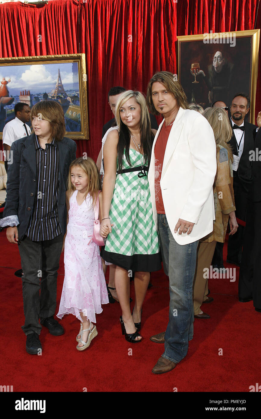 Ratatouille (Premiere) Braison Cyrus, Noah Cyrus, Brandi Cyrus, Billy Ray Cyrus 6-22-2007 / le Kodak Theatre / Hollywood, CA / Walt Disney Pictures / © Joseph Martinez/Picturelux - Tous droits réservés référence #  23101 0035PLX pour un usage éditorial uniquement - Tous droits réservés Banque D'Images
