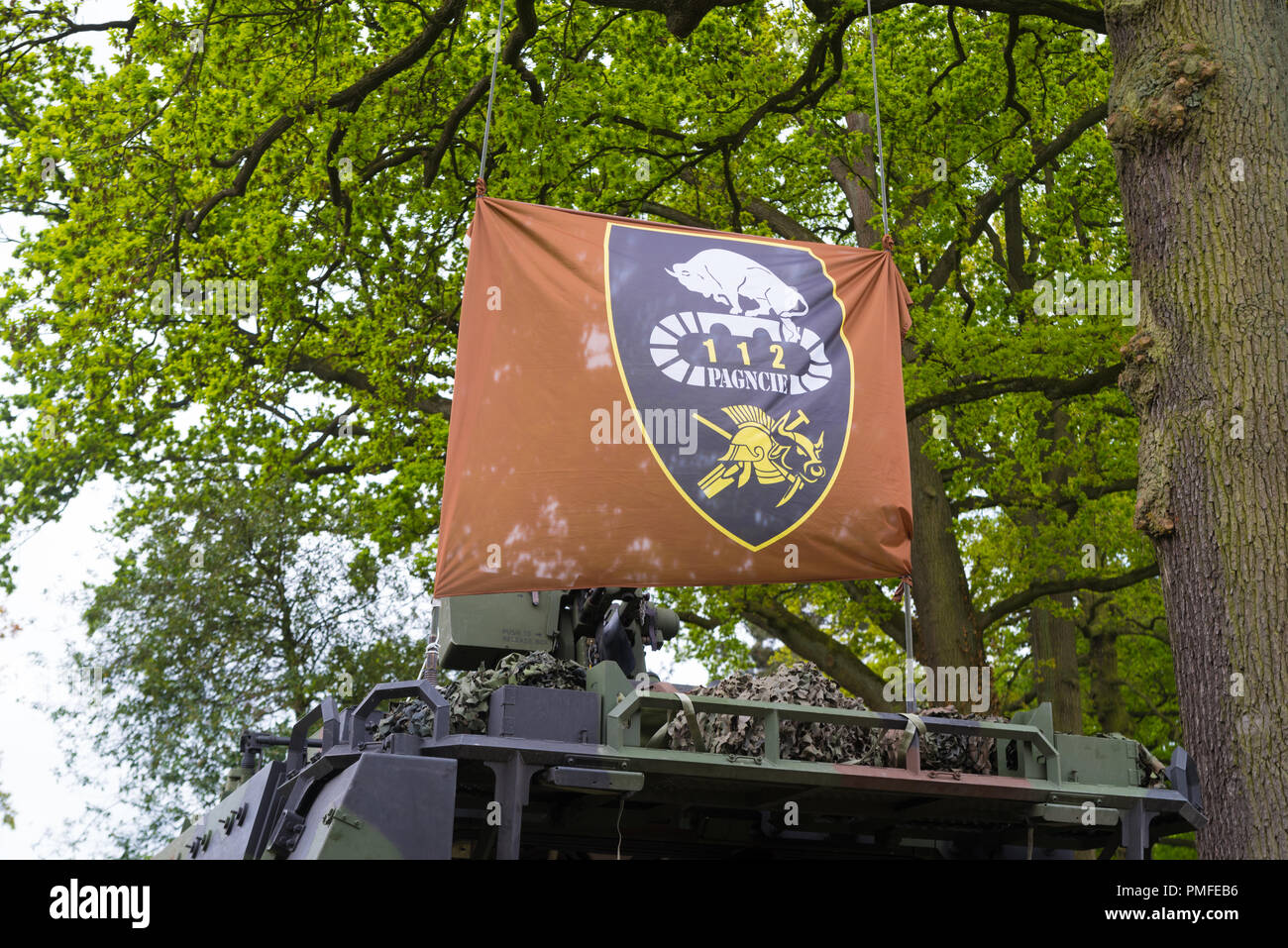 ENSCHEDE, Pays-Bas - 13 MAI 2017 : Pavillon des militaires néerlandais 112 armor génie société au cours de la journées portes ouvertes militaire annuel Banque D'Images