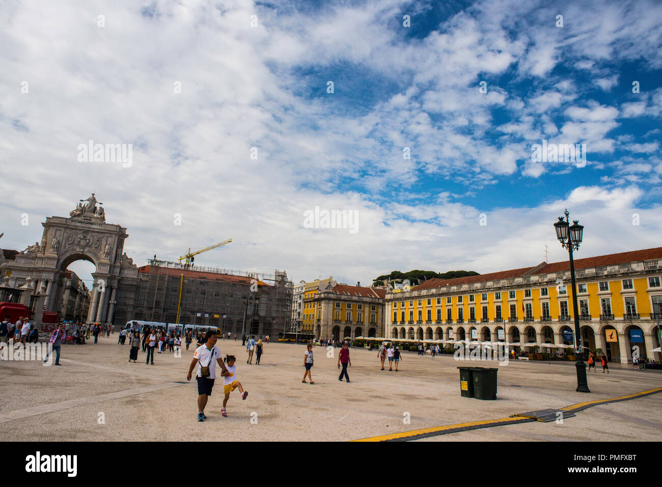 Praça do Comércio (place du Commerce), Lisbonne, Portugal. La place la plus importante de Lisbonne, sur l'estuaire de la rivière Tago. Banque D'Images