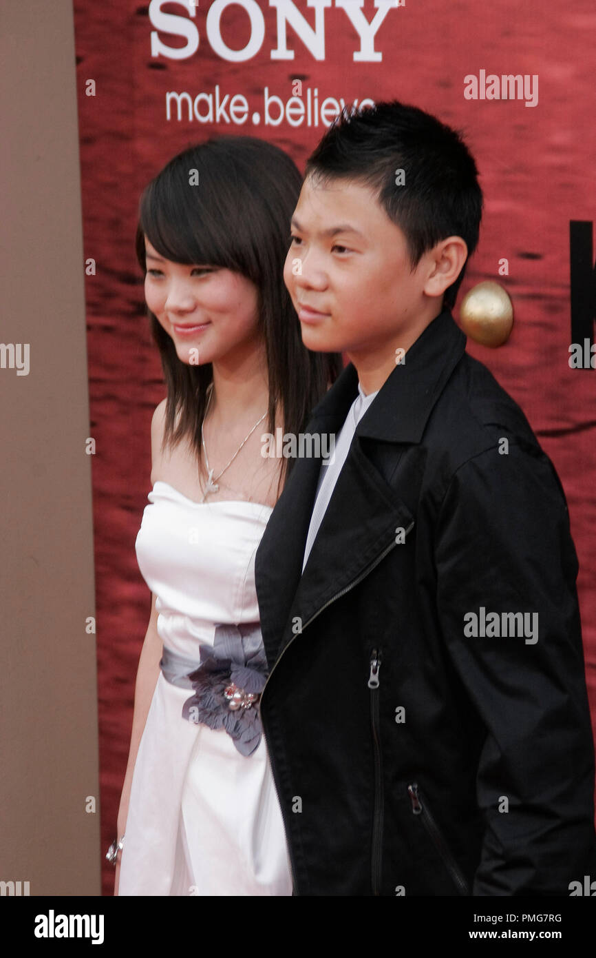 Wenwen Han et Zhenwei Wang à la première de Colombie-Britannique Photo's 'Karaté Kid'. Tenue des arrivées au Mann Village Theater à Westwood, CA, 7 juin 2010. Photo © Joseph Martinez/Picturelux - Tous droits réservés. Référence #  30280 Fichier 027JM pour un usage éditorial uniquement - Banque D'Images
